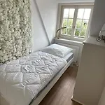 Kleine Kreative Haushaelfte Finja * Sylt